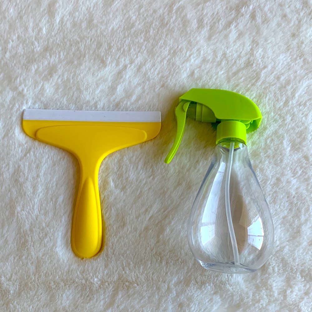 LOVEVERY Squeaky Clean Squeegee Set from The Enthusiast Play Kit Mo's 28-30.